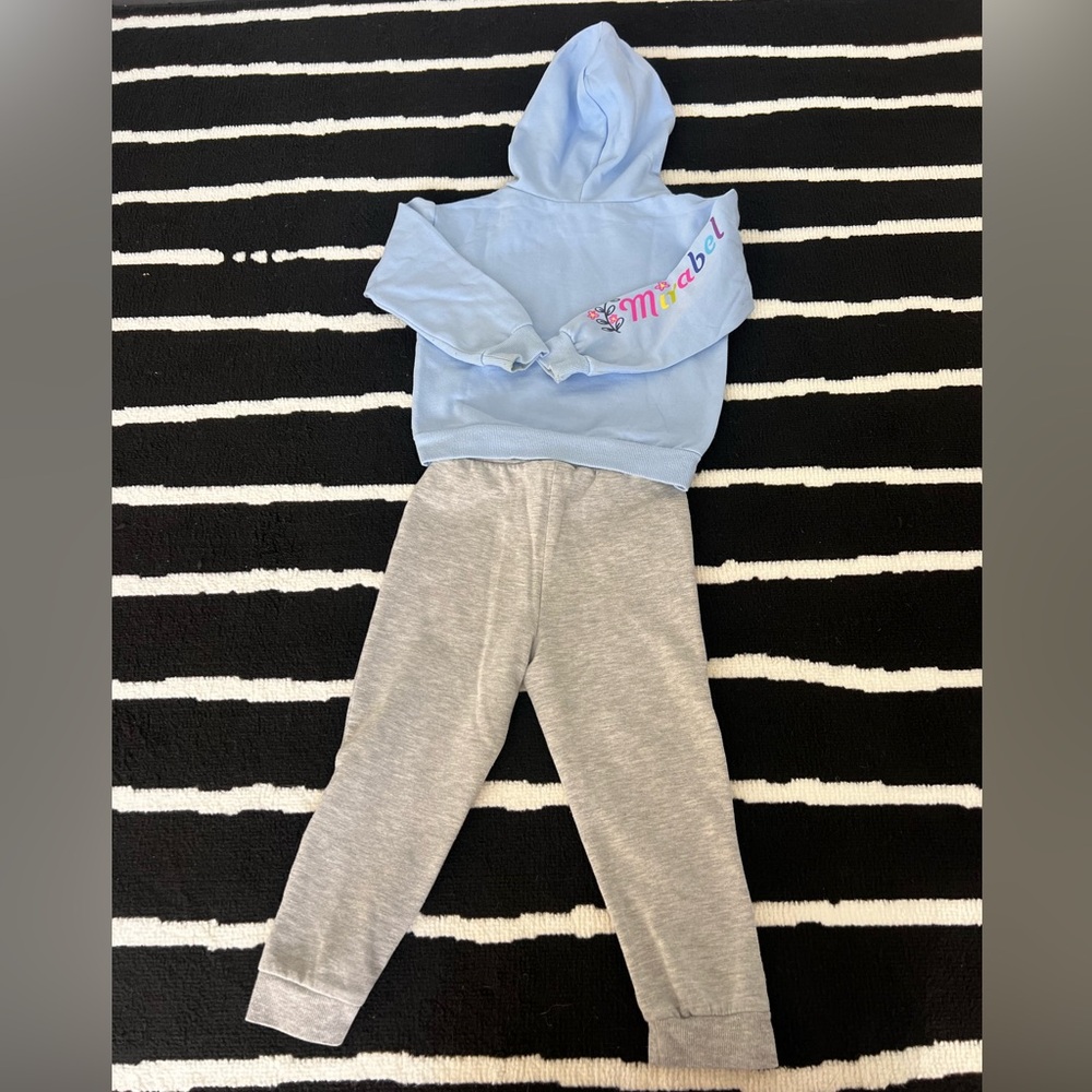 Disney Encanto set hoodie + sweatpants size 4T - Picture 2 of 5